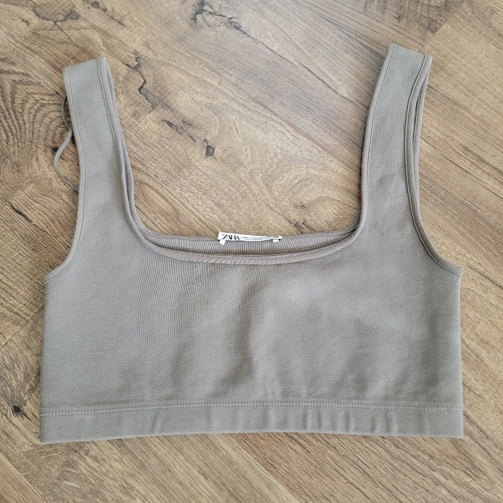 Zara Cropped M/L tank